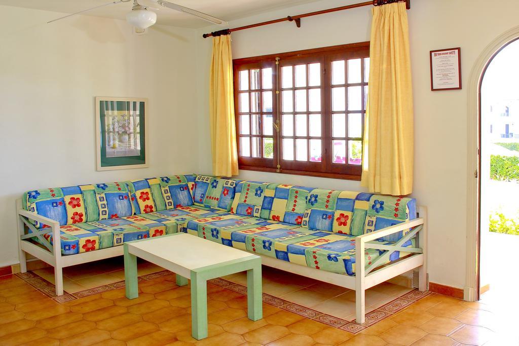 Apartamentos Son Bou Gardens By Menorcarentals Rum bild