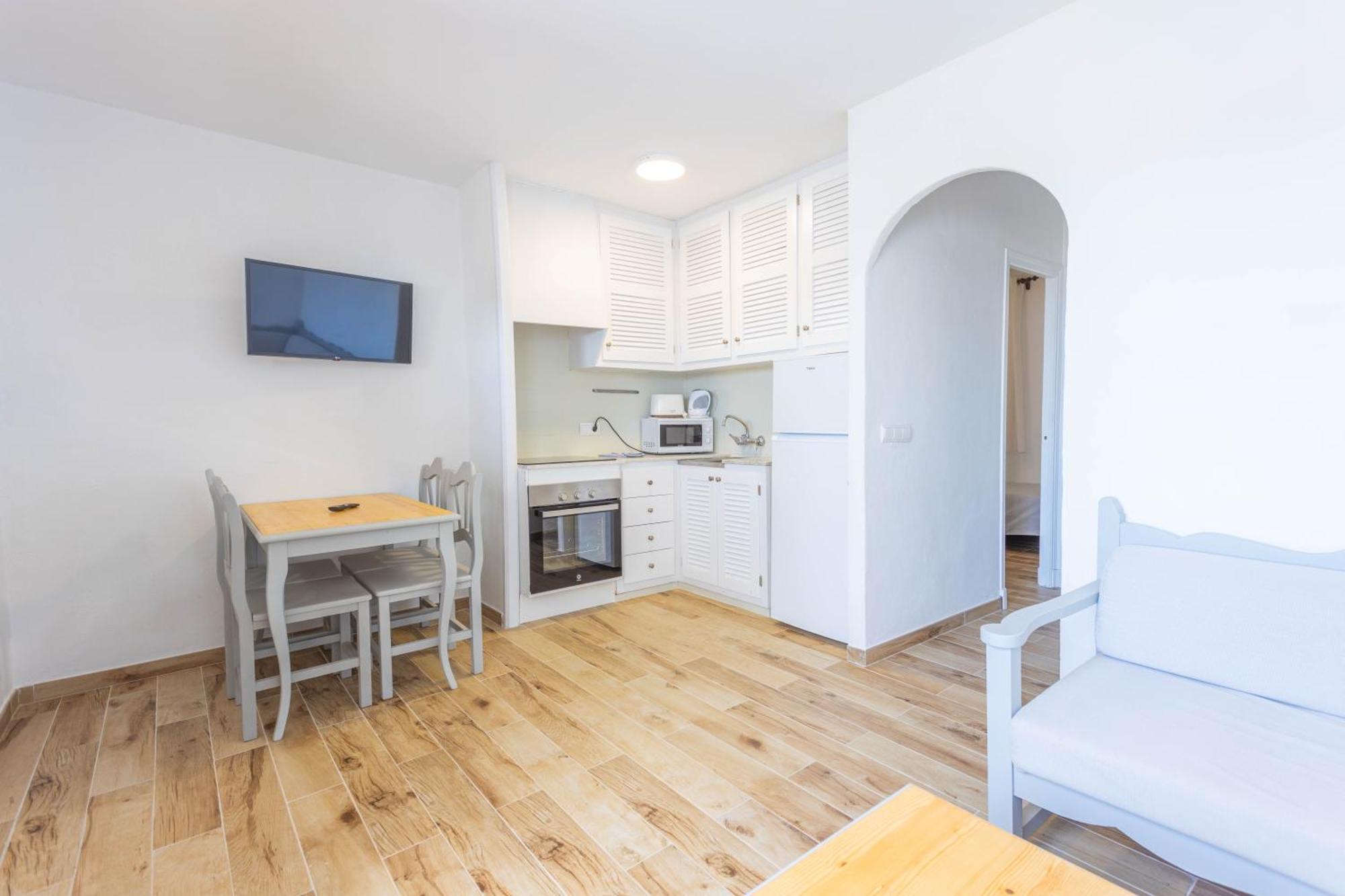 Apartamentos Son Bou Gardens By Menorcarentals Exteriör bild